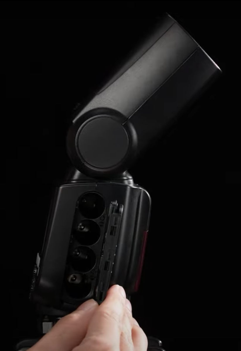 TT685II Battery Compartment